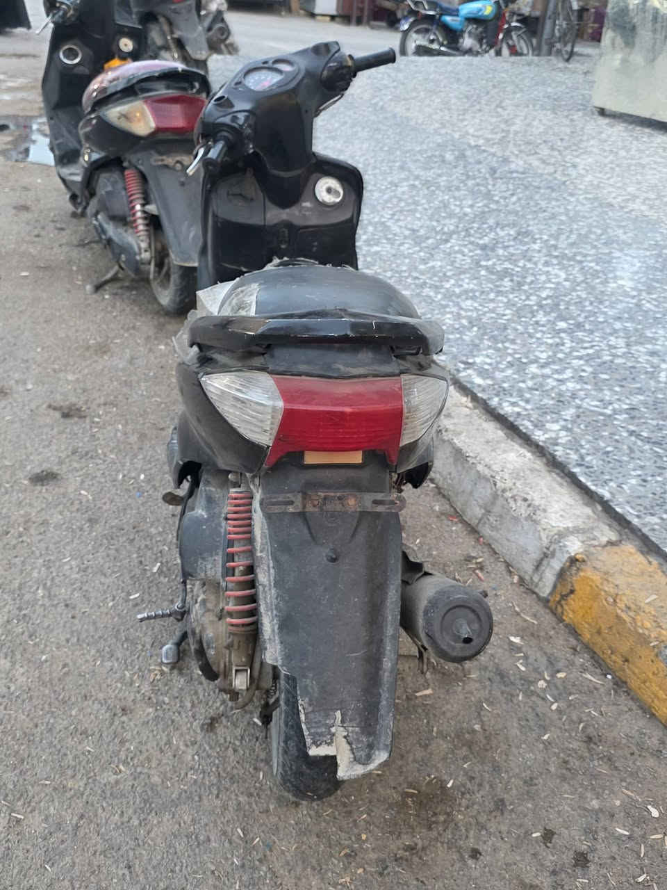نثيه نص تجفيت يعني البوشه مالاعبين بيهه 300 وبيه مجال ***********
الكاظيمه
