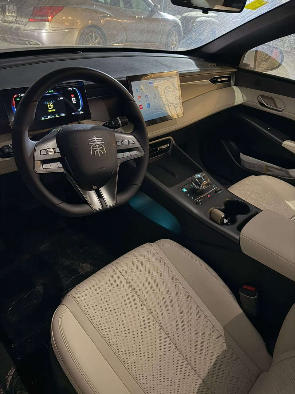 السعر ١٧ مليون و٥٠٠ الف 🔥
انتبه داخل ابيض ملكي 🔥☑️

لون ابيض وداخل ابيض☑️

جن بلاس بي واي دي ٢٠٢٥ زيرو بطاريه تمشي ٥٥ كيلو شحنه تفويله وشحن ٢١٠٠ كيلو جلد بصمة كامل مرفقات بصمة كارت فوم شاحن مثلث وهوك حساس خلفي وكاميرا خلفيه 

للاستفسار 

***********

***********
