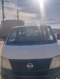 سلام وعليكم نيسان يروفان موديل 2010صفحه الطويلة مصبوغه والباقي كفاله و...