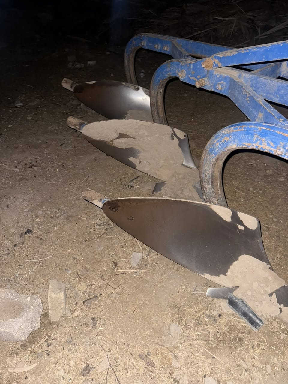 ‏سلام عليكم فداء 12 البير نظيف ما به لحي ولا عواج ‏المكان بين كربلاء والنجف شارع العام عمود 757  ***********￼￼
