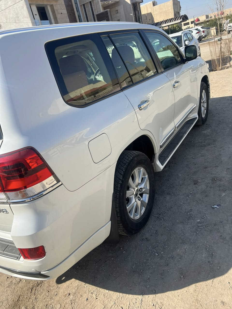 السلام عليكم ورحمة الله وبركاته
لاندكروز ٢٠١٧ ساز باب اول رقم بغداد بااسمي مكفوله كفاله عامه فقط شبر بارد بالصندوك ماشية ٨٩ الف سيارة نضيفه جداً السعر ٤٧٥$ بيها مجال حي اور ***********
