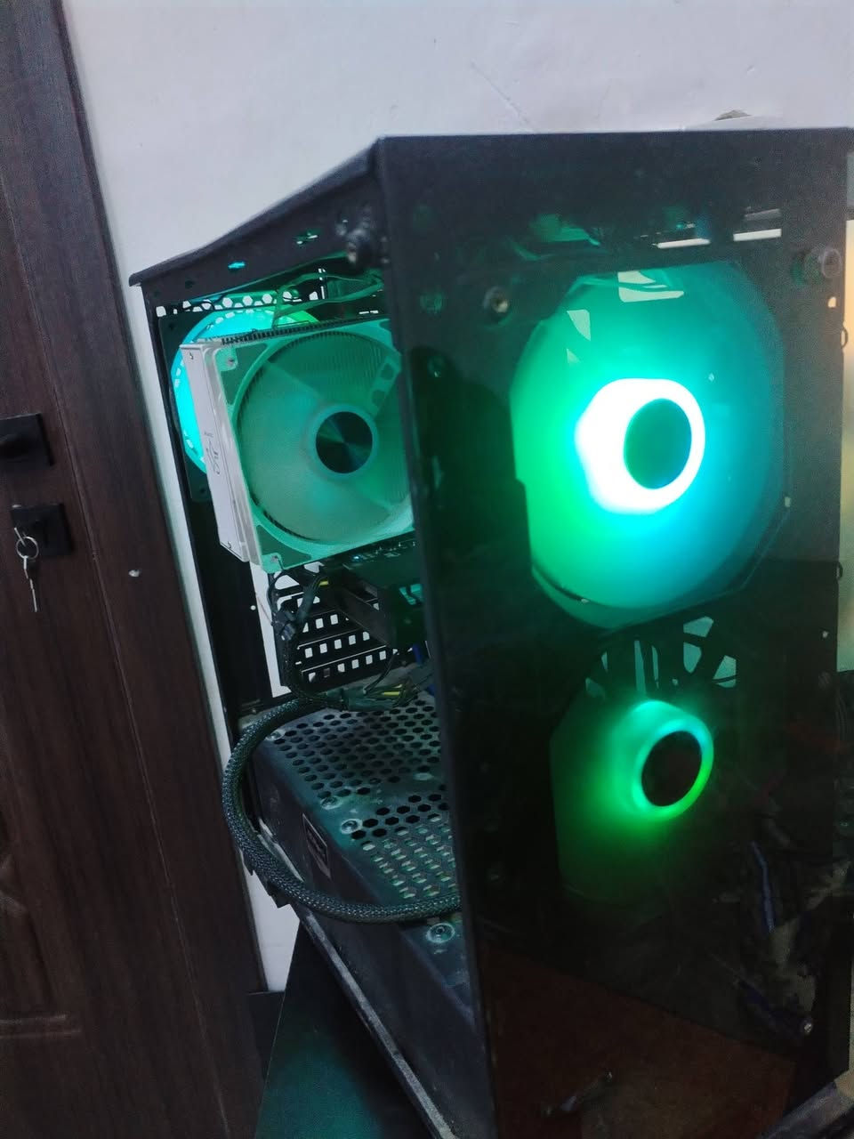 الكيس البيع السعر 250 الف
وياه مواس هديه 
Intal xeeon 2680v4 
x99 Motherboard 
ssd 128
ram 16gb ddr4 
Power supply 550 
rx RX 580 
وشرط الفحص
موجوده بيه العاب جتي اي 5 
وفورت ناية
شراي يراسلني واساب
مزنجر مزدود
***********
