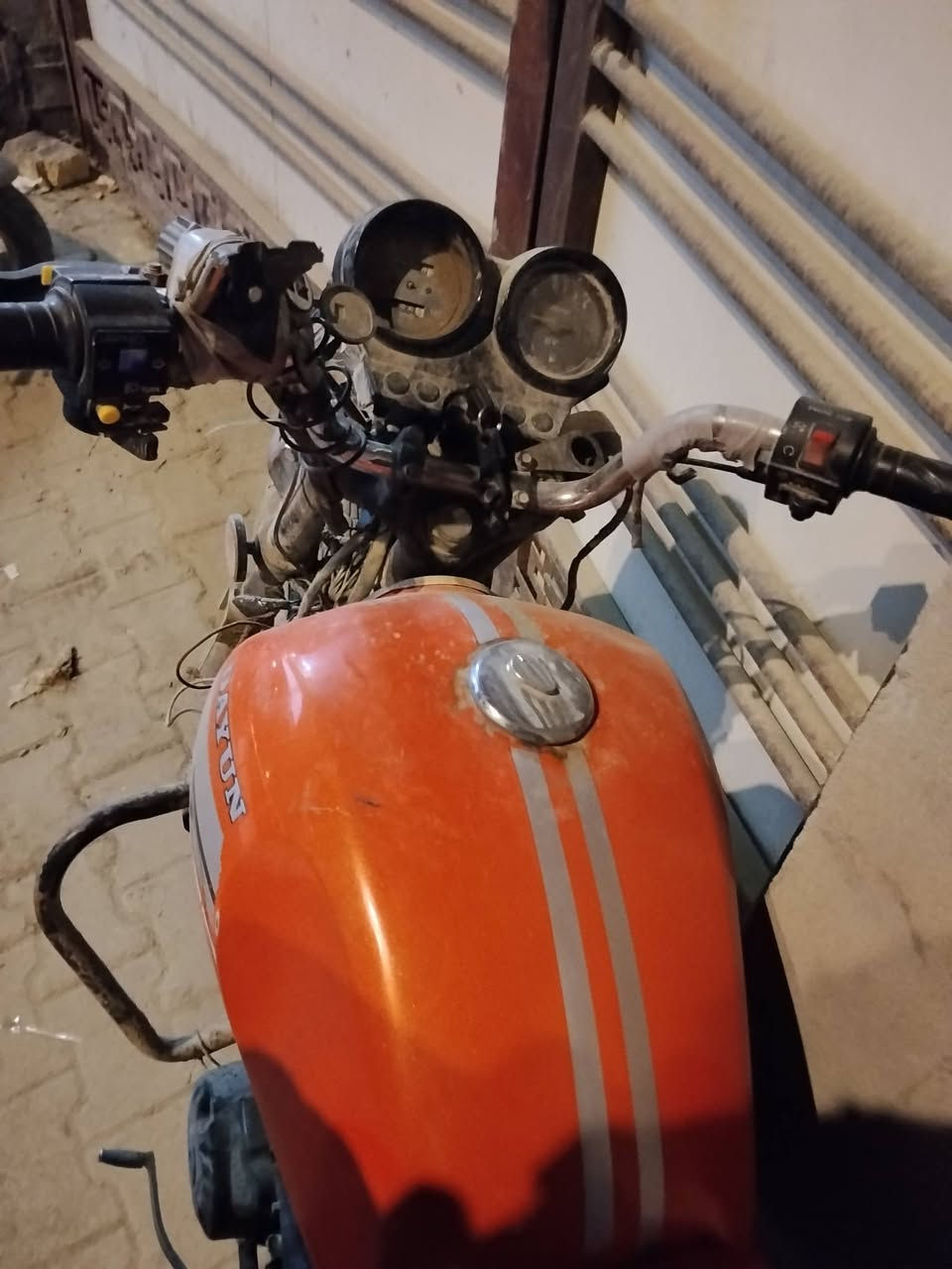 السلام عليكم دراجه لبيع الدراجه شغاله عوزه بس ترتيب واني عايفه من زمان مكاني ديوانيه وهذه رقمي ***********
