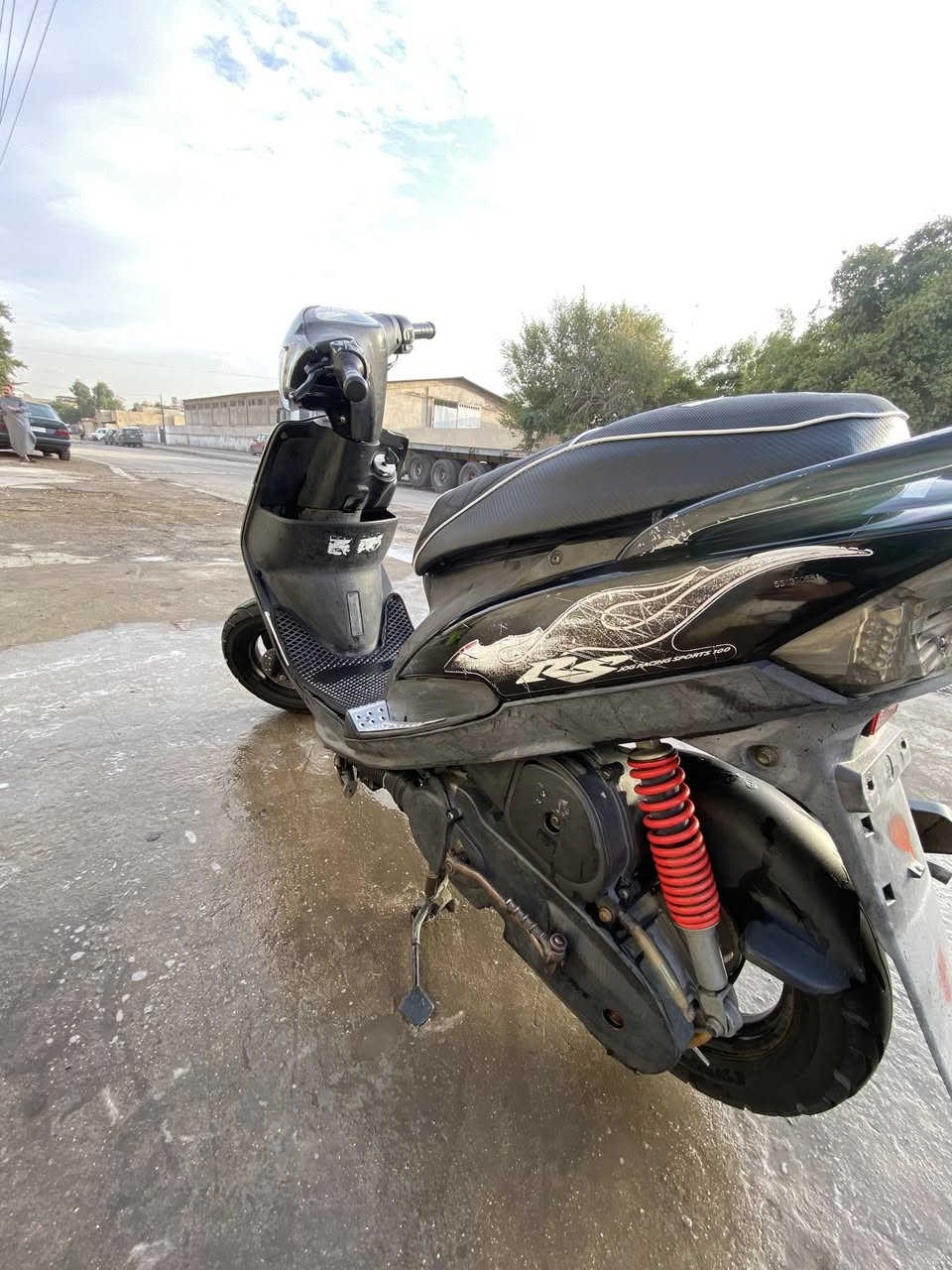 السلام عليكم ماكس عدلة بوشة 49 الدراجة بلادية ما صار فترة من نازلة الدراجة شلعة ومعدل وبرغي ما مفتوح بيها مكفولة كفالة عامة  العنوان بغداد  جميله ***********
