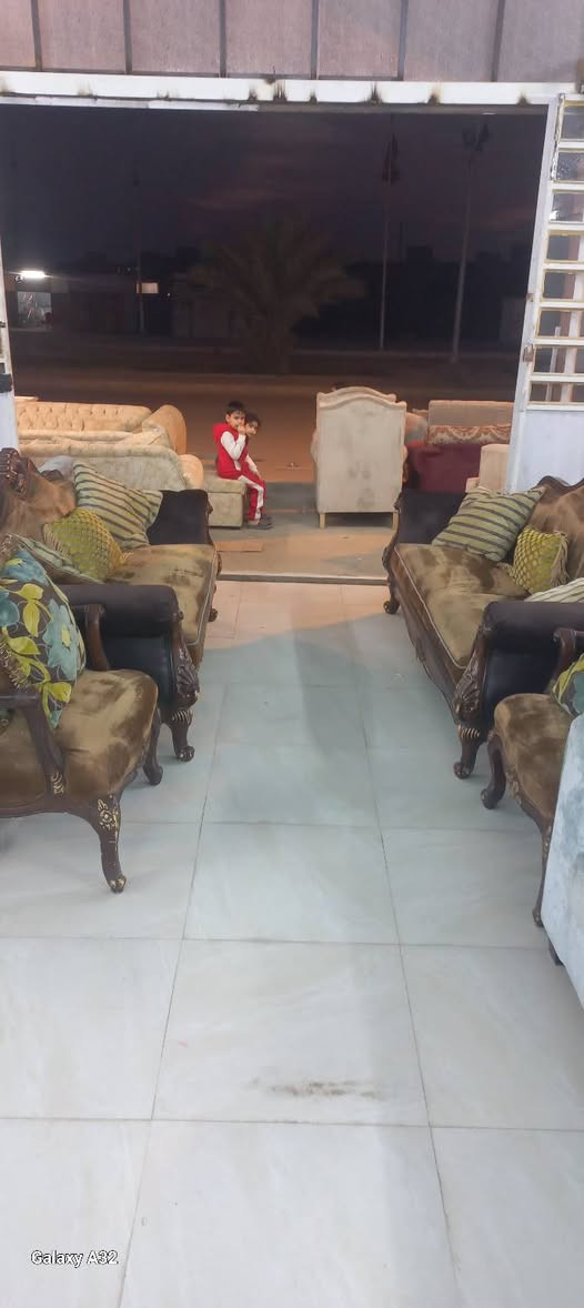 بعون الله تعالى تم وصول انواع الدواوين والطخامه الباله الخليجي العنوان..العمارات الجديده مقابيل العمارات الملح للاستفسار واتساب ***********
