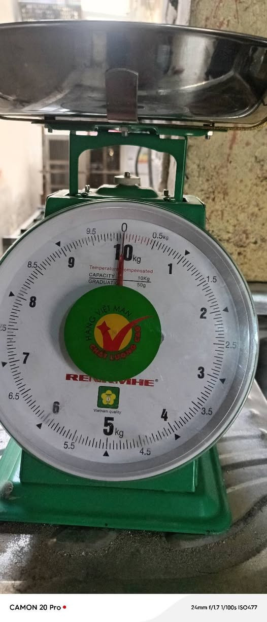 السلام عليكم سنك
اوفن شوي شغال علا فحص 
سماعه شحن جديده
ميزان ابو 10 كيلوات 
كلمن وسعره مكان مدينت الصدر 
***********
