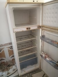 ثلاجتين • عاطلات