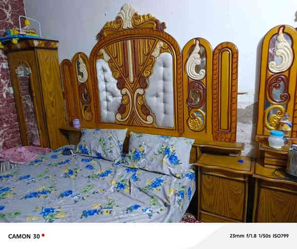 غرفه نوم نضيفه وياها ميزمرايه وكومدي زغير ب400...سبلت جديد ستعمال قليل ب500.. ***********.رقم الهاتف
