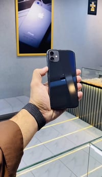 آيفون ١١ • ١٢٨ • شاشه مكسوره