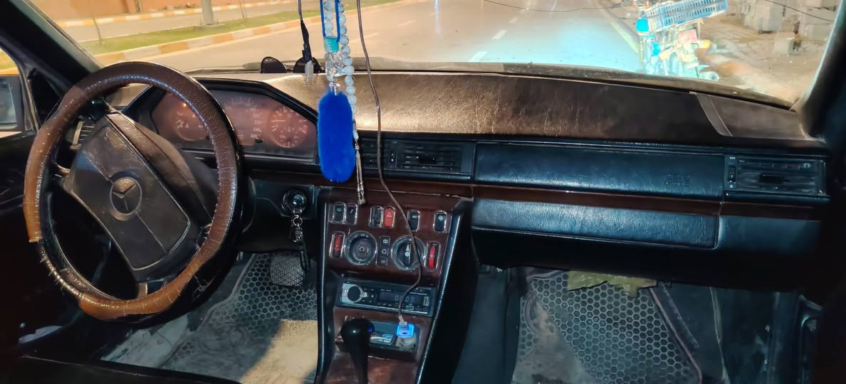 السلام عليكم مرسيدس موديل ١٩٩١ بيبي كير ومحرك حاويه رقم ديالى شرط التحويل سنويه لغايه ٢٠٢٨ السعر ٤٤ وبيهه مجال العنوان ديالى جلولاء رقم الموبايل *********** ملاحضه مكلف بالنشر اتصل على الرقم خناقين, ديالى
