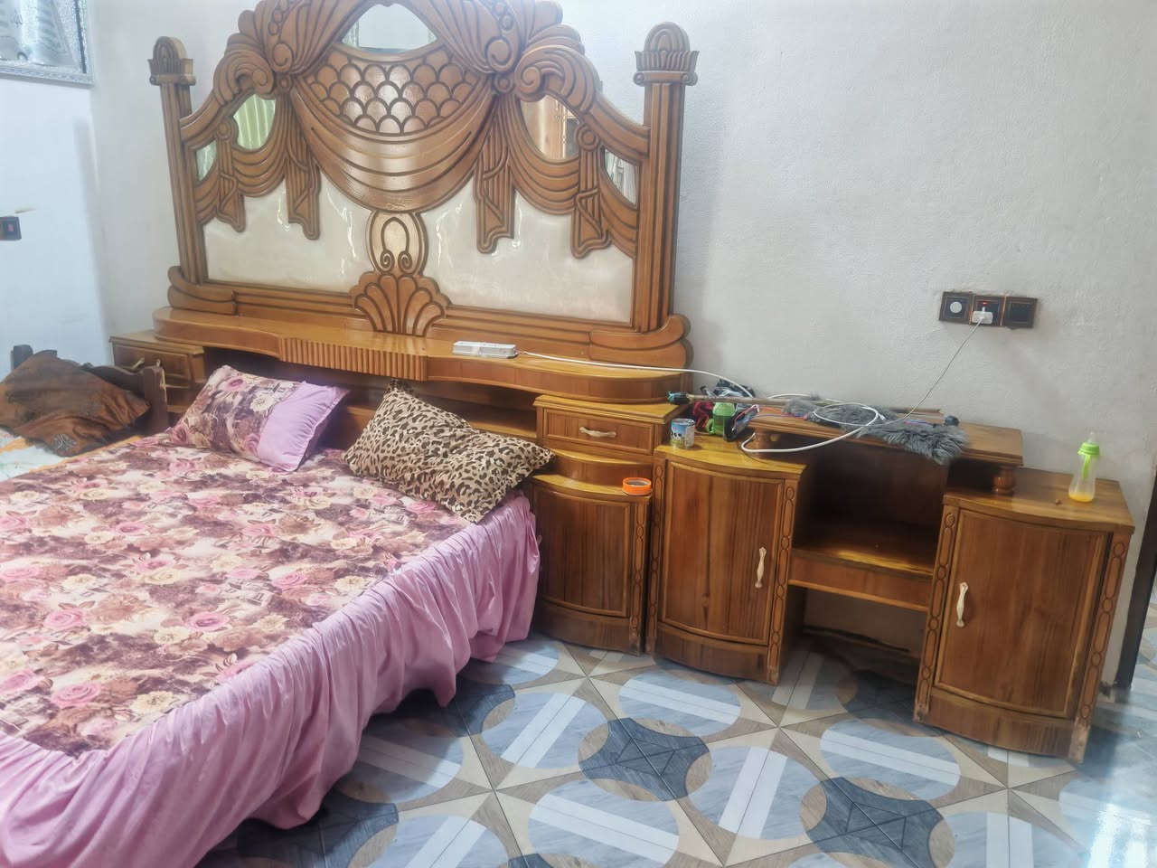 سلام عليكم غرفترخشاب للبيع سعر من لخير بدون معامله675 /// ***********
