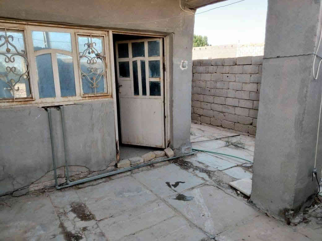 بيت طابو زراعي سند ٢٥ مشمول بالتطويب للبيع على طريق السنية قرب معمل الكاشي خلف معمل اصباغ كرستال ٥٠٠ متر عن الشارع العام..
المساحة ٣٠٠ متر
بناء بلوك البناء تقريبا ١٨٠ والباقي حديقه وكراج جانبيات
غرفتين نوم وصاله جبيره واستقبال ومطبخ وصحيات 
الارضيه شتايكر 
السكف عكادة
ارضيه السطح طين
القطعه مستطيله 
النزال بحدود ١٤ متر 
والواجهية بحدود ٢٠ متر
معروض ب ٣٥ مليون
للاستفسار ***********
