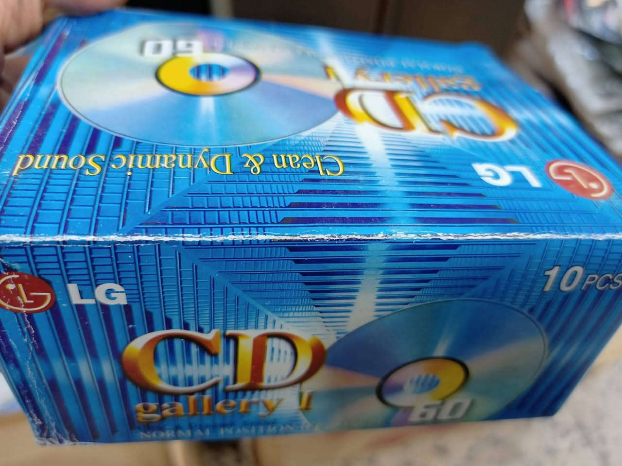 كاسيتات LG غير مستعمل محتوى فارغ جاهز للتسجل 9كراتين كل كارتون يحتوي 10 كاسيت يعني العدد الكلي 90 كاسيت سعر الكل 22الف يعني سعر قطعة 250دينار ***********
