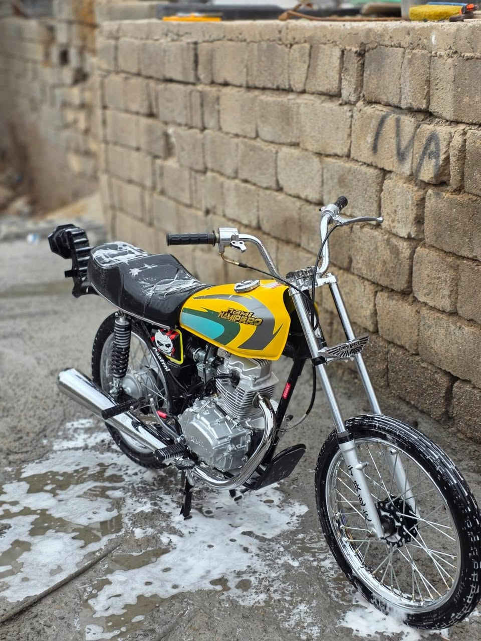 تحيه طيبه دراجه ايراني الدراجه حلو صارلهه شهرين من امعمره الدراجه ما مفتوحه  الدراجه نضافه 99بل 100 جديد (ادوات) السعر 800وبيهه مجال البصره ابو الخصيب الرقم ***********
