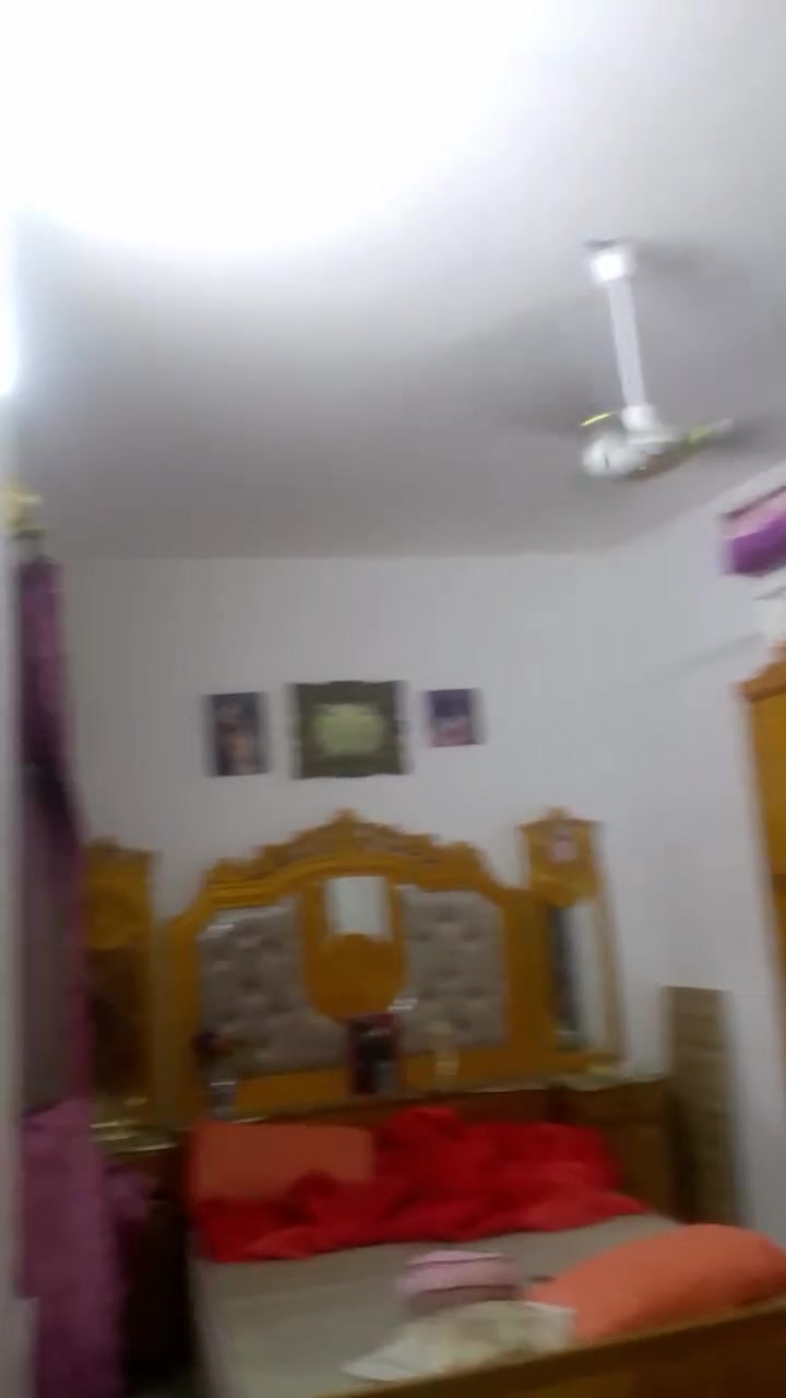 سلام عليكم بيت 200متر كامل بناء حديت مسلح  نقص بس بيتونه يحتوي على كراج جبير وستقبال سبعه في اربعه ومطبخ حار ومطبخ بارد حمامات خارجيه وداخليه وصاله جبيره وغرفتين نوم ومناور اثنين المكان مجمع فدك قرب التجاره رقم ***********
