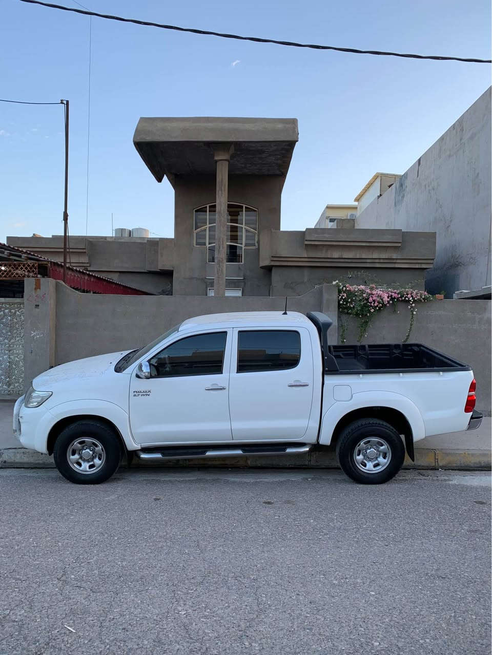 TOYOTA hailxs 2013
تيوتا هايلوكس 2013 شه ريكة جيهان
سه ياره كه بى سبوغه دوو جي زور بچوك
سارده به قه ت په نجه يك  190Km
هه زار حقيقى رويشتووه به شه رتى
شه ريكه ى جيهان سه ياره كه 
له زگه ى شه ريكه كامل پيوه مايه
ره قه موو سه نه وى تازه به سه رچووه
چوار تايه ى لوكى له بنه بى مه سروفه
مه كينه ى نه كرايته وه به شه رت 
چركه ى نيه هه مووى به شه رت
سه ياره كه يي ماله وه يه.

ره قم موبايل:*********** أربيل, العراق
