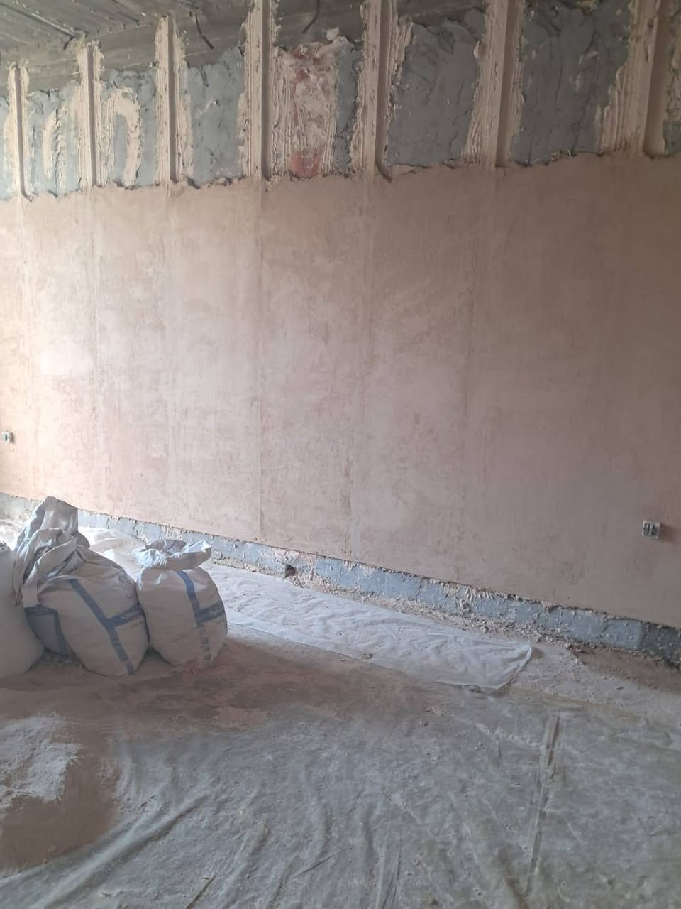 متوفر كوادر خلفات بياض شغل درجة أولى ع البلاجكتور الأصفر ستلام مهندس ***********
