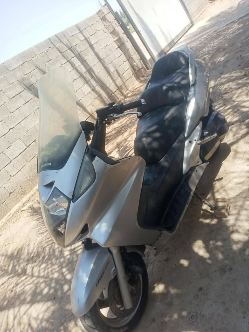 سلام عليكم سلفر ونج 600 للبيع مكان بغداد الدوره
اوراق كامله وارد امريكي عداد 200
 بيها ملاحضات بل كفرات 
السعر 1300 وبيها مجال
الرقم ***********
