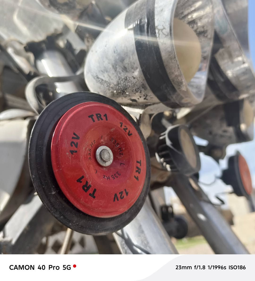 السلام عليكم ورحمة الله وبركاته
ستوتة للبيع موديل 2018 محرك 22 كهربائيات كلها شغالة سبير امامي وسبير خلفي جوز تواير جبلي نضافة شوف العين +جگ، السعر مليون وخمس مئة وخمسون وبيها  مجال، الشراي يتصل رقم الهاتف ***********.
