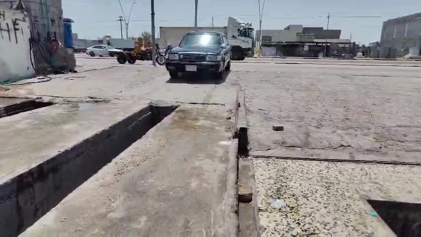 بيع مستعجل 
سياره كراون أرنب للبيع 
لون أسود انباري راعيه بالنجف مشروع وطني مكفولة من كصه و نقل و الاصوليات راعيه يريد امداور
محرك كير حداديه تخم تاير خير من الله بس أكو صوت هسه طلع بالاكسل و التبريد عاطل السعر 49بيه مجال ***********

