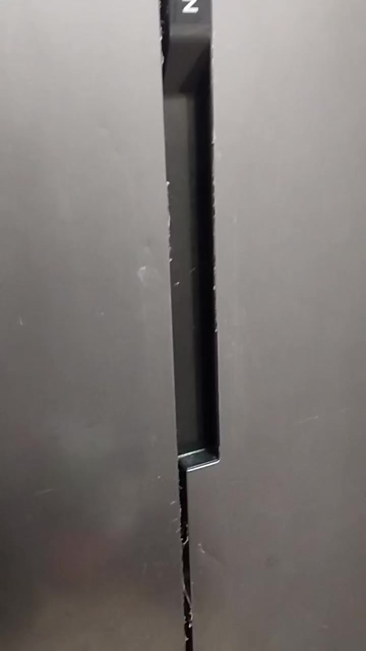 السلام عليكم
ثلاجه للبيع نضيفه جدأ مثل ماوضحه بصوره 
سعر ٢٠٠ وبيها مجال 
المكان بغداد مدينة الصدر 
للاستفسار على رقم  ***********
