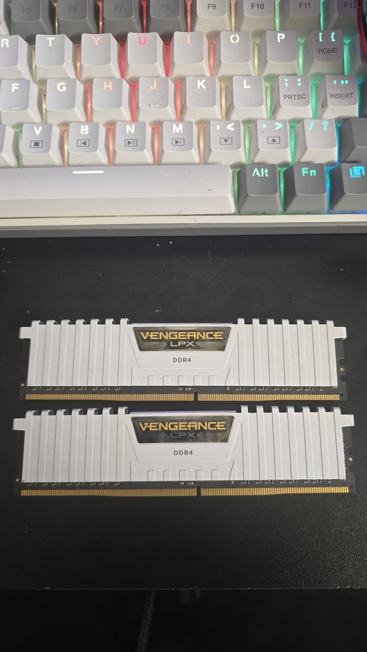 للبيع 
Corsair vengeance DDR4 16gb (2*8) C16


**إذا كنت صاحب هذا الإعلان وتريد حذفه لأي سبب، رجاءا أرسل رسالة إلى الدعم الفني**