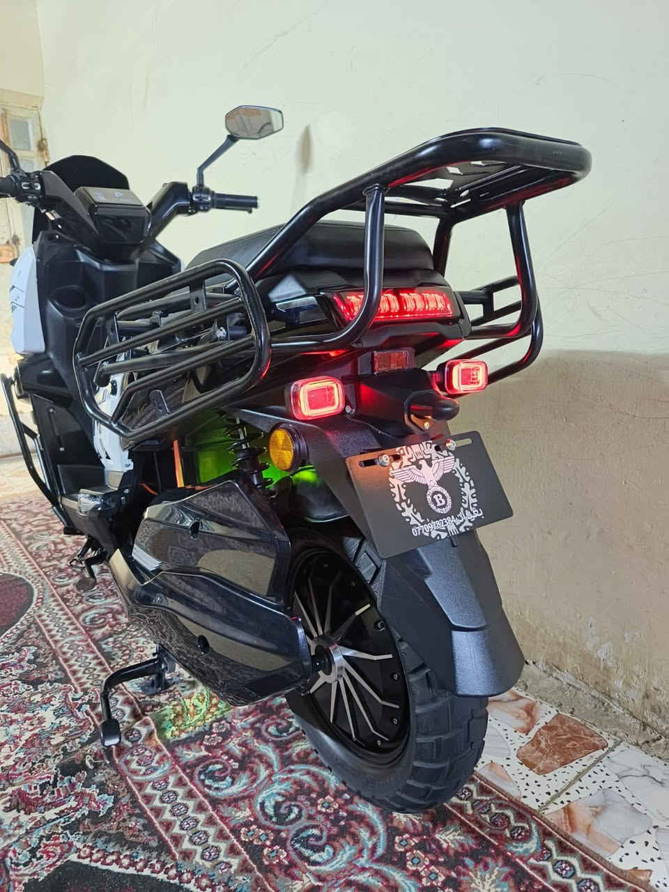 السلام عليكم للبيع دراجه اباجي مديل 2026 دراجه جديده بمعنه الكلمه مكفوله كفاله عامه مكفوله من الشخط كامله مكمله من كلشي صار شهر اونص من ماخذها بعده جيس الشركه بيها انت شيله بيدك تجي فول مواصفات وصل المعرض او ملحقاتها بيها
تفاصيل الدراجه 
لايت عللي ناصي زنون 
بجم لد + نشرات ترحيب
اشاير جانبيه لد متغيه الاوان
دبل اشاره 
شاشه ذكيه تكشف عطل الدراجه ولتنبيهات
بلوتوث + سستم صوت لمس بل شاشه
بريك امامي خلفي دسك هايدروليك 
حساس بريك امامي خلفي
نضام بك الرجوع الى الخلف 
مثبت سرعه
بك لايت خلفي لد
دبلات امامي خلفي غاز
تايرات جلاتين جبلي الحجم الكبير 
ويل كب 
درع امامي خلفي لحمايه الدراجه
طلاعات جابنبه لراكب الخلفي 
ملف الدراجه 3000 حقيقي 
عدد البطاريات 6 مصطره الحجم الكبير
تقطع مسافه بل شحنه الوحده 80 كيلو
السرعه الحقيقيه 150
شاحنه ذكيه تدعم الشحن السريع وليقاف الذاتي عند امتلاء البطاريه
الشراي يتفضل خاص او التصال عله الرقم ***********
سعر الدراجه 1250 اوبي مجال بصيط
مكان الدراجه بغداد المنصور
