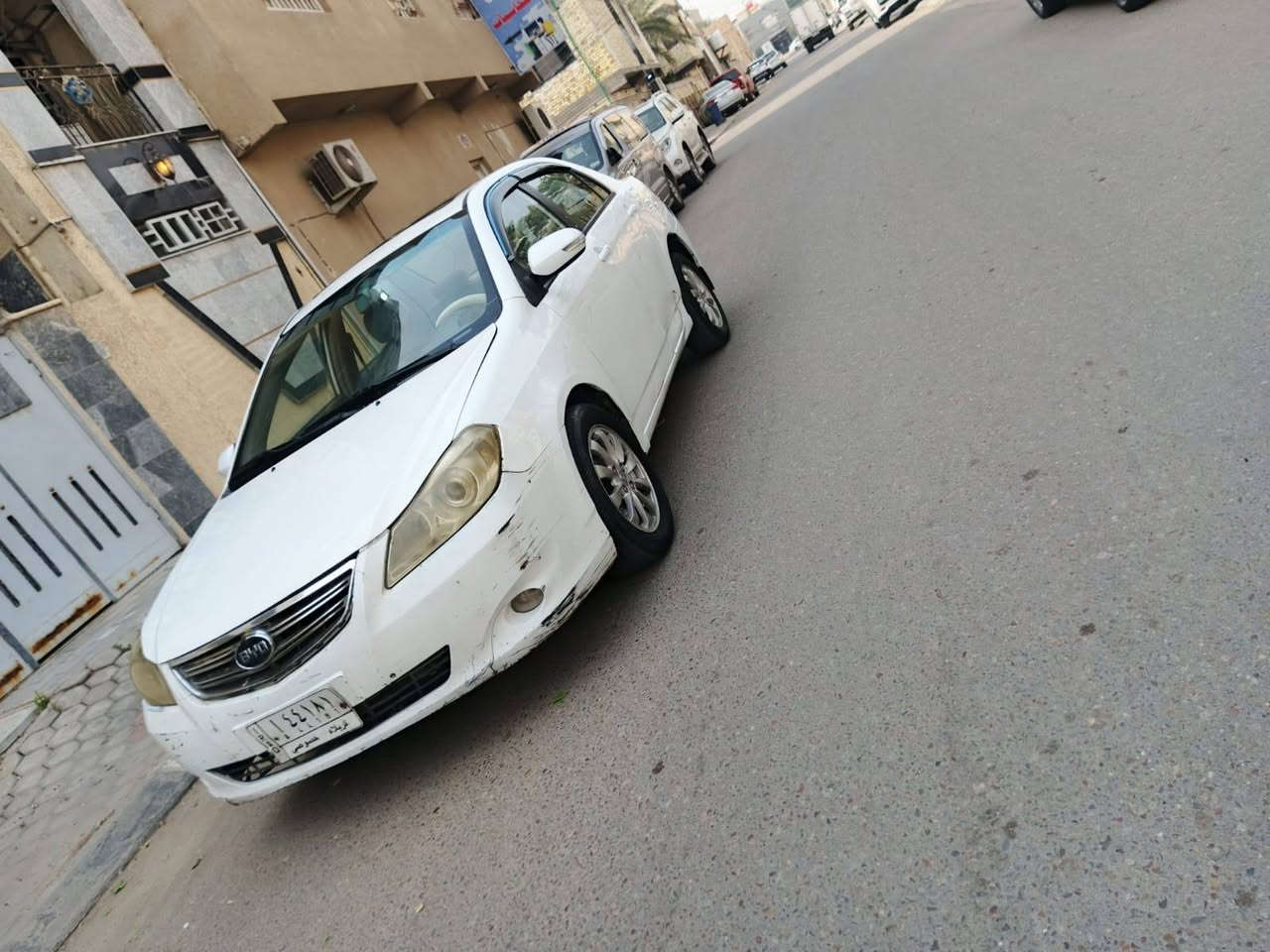 السلام عليكم
سياره للبيع نوع بيوايدي موديل 2014فؤؤؤل مواصفات 
بصمه فتحه حساسات كير مكينه حداديه وصط تخم تاير جديد العنوان كربلاء السعر 47وبيه مجال بصيط حك الجيه انتصال فقط ***********
