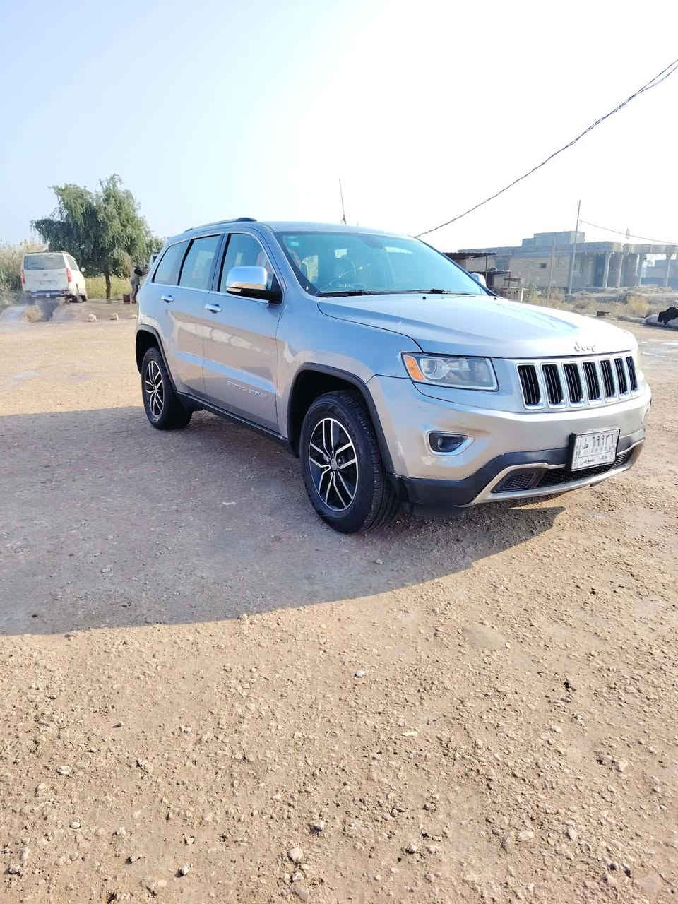 السلام عليكم اعيد النشر بسبب الوعد الكاذبه
جيب لاريدو موديل 15 وارد امريكي السياره ماشيه. 175km

حداديه اماميه قبل شهرين مسويه 

بسمي السياره  ضربته موضح بل صور جاملغ امامي وخلفي 

فانصبغت توحيد لون صفحه كلها 

السونار مرفق بل منشور

كير مكينه تبريد خير من الله  

تشتغل عل بانزين عادي بدون محسن 

السعر: 168وبيه مجال قليل وكلشي 

مكان السياره السماوه  ***********
