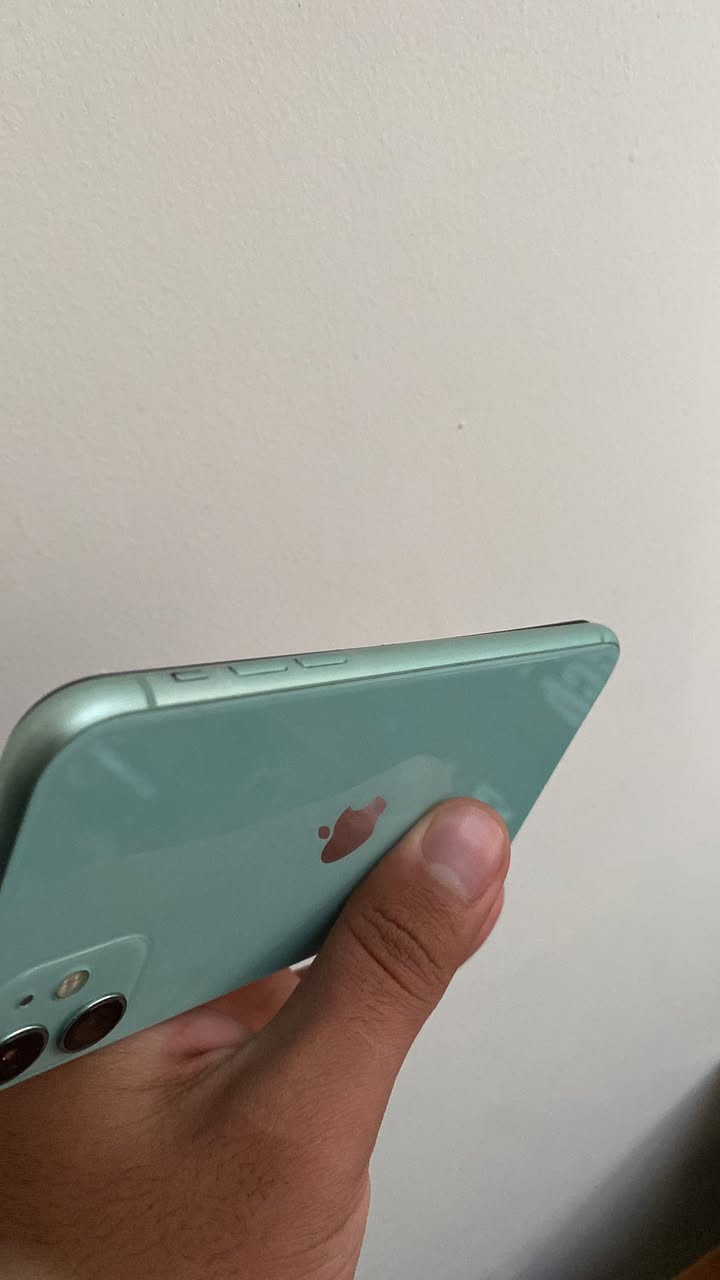 ايفون ١١ عادي ذاكره ١٢٨ بطاريه ٧٤ صرفه كلش حلو نضيف الجهاز كلش مال بيت شوفه عينك نضافته فيس ايدي شغال الجهاز كله شغال وعل فحص الجهاز مبدل فقط شاشه اصليه شرط سعره ١٩٥ وبي مجال بسيط توصيل موجود كل المحافظات مكاني كربلاء فندق البارون ***********
