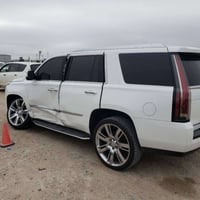 🚘 كاديلاك سكاليد 2015  VIP 🇺🇸 وارد أمريكا  🔹 حادث: باب  🔹 صبغ عام من أ...