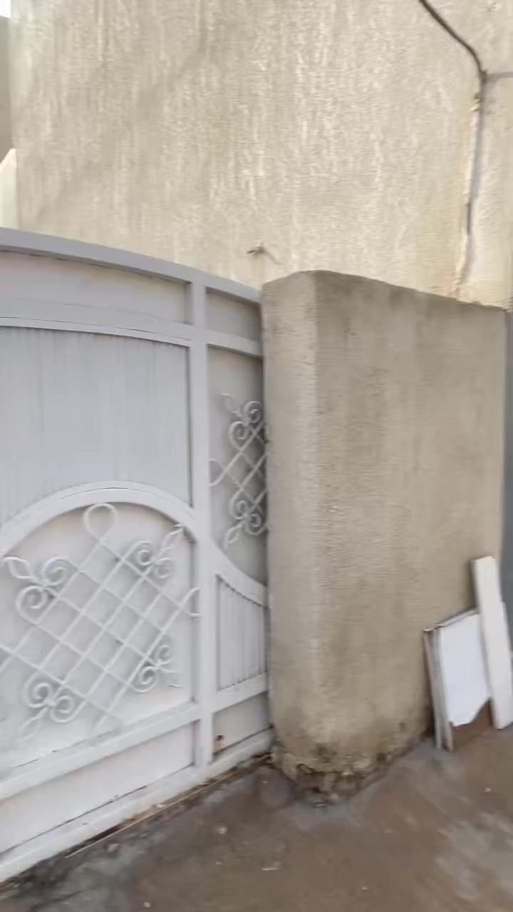 للايجار ***********  ابو طيارة بي ٣غرف نوم
