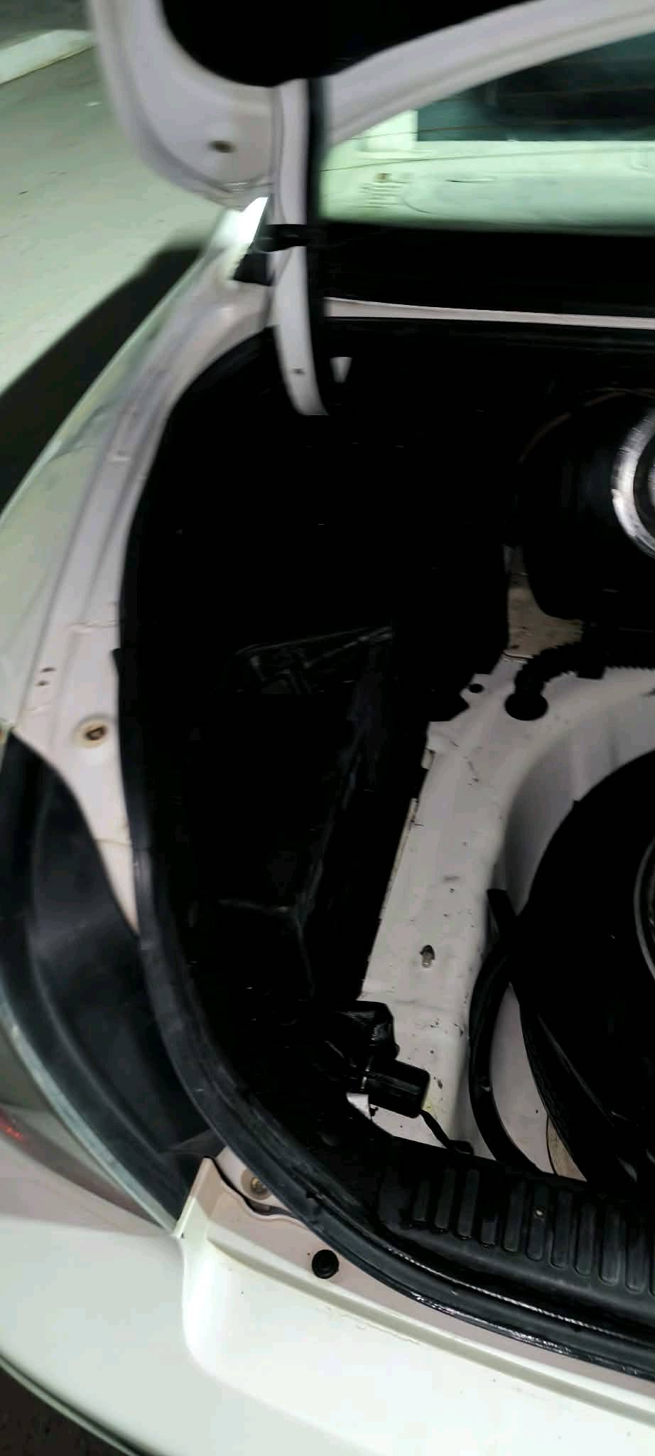 وين الجنايه وين اليحبون المختلف جبتلكم سياره مختلفه vip  سياره هونداي كراندر(xg350)  فول مواصفات
موديل ٢٠٠٤ 
مكينه ٣٥٠٠
رقم اربيل 
تريد تحويل تريد وكاله تدلل
سياره فول مواصفات :
تبريد شغال قطعتين 
كير جديد 
مكينه جديده 
صدر جديد
حساسات 
شاشه 
فتحه سلايت 
كشنات كهربائي 
تدفئه كشنات 
داخل جلد 
ميموري وضعيات قياده جلوس
والاهم السياره بيها (منضومه غاز ) ٦٠ لتر  
مري كهربائي وحساسات 
 السياره كلش راقيه 
السياره بيها قطع صبغ وانضربت عندي جاملغ ايسر ورجعته بارد وماصابغه بعدني 
مكاني بغداد مدينه الصدر *********** 
السياره عارضها 68 وبيها مجال
