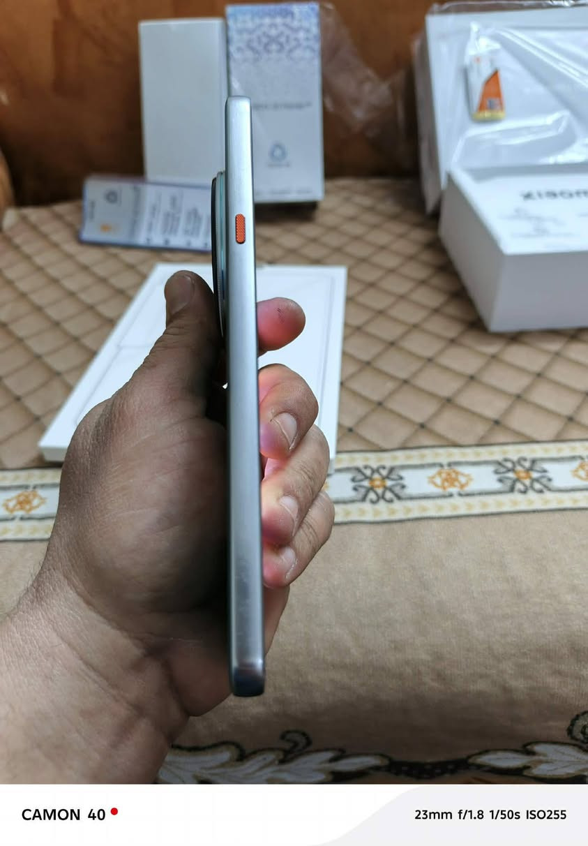 السلام عليكم ايباد شاومي ٧مشتغل ساعه وحده فقط طك الكارتون والجهاز الثاني تكنو كامون ٤٠بريمير استعمال شهر ونص اخو الجديد الاجهزه للبيع او مراوس مكاني المحمودية *********** أو ***********
