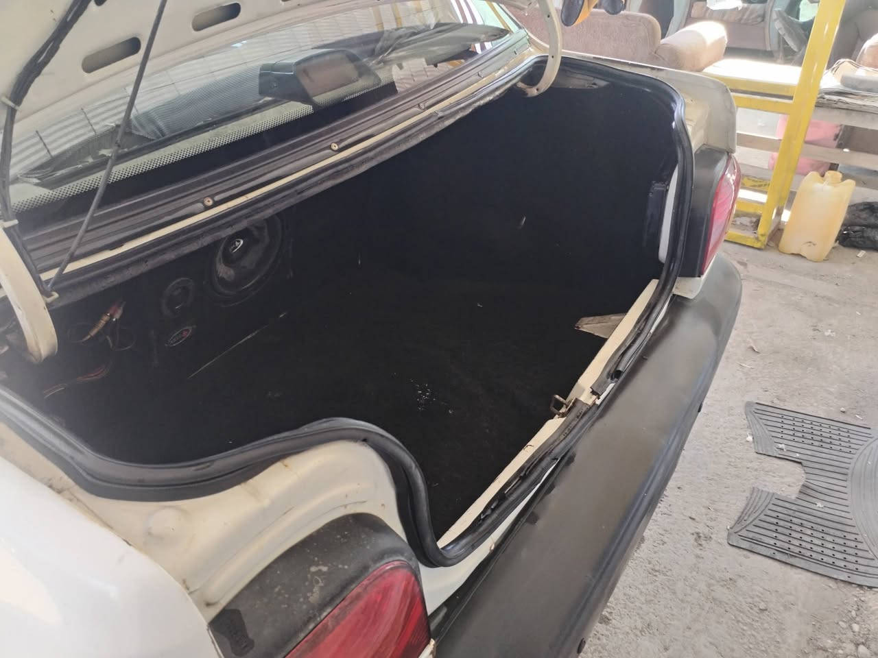 السلام عليكم ورحمة الله وبركاته سايبا 2011 كرستال سياره جديده وكل نقص مابيها الله شاهد ومامشتغله تكسي ابد من نزلت من الشركه لليوم مامشتغله تكسي السياره بيها جاملغ الي من جهت السايق تبريد شغال جاهزه من كلشي السعر ٤٠ وبيها مجال بسيط متواجد ع فيس والي ايحب يتصل ***********
