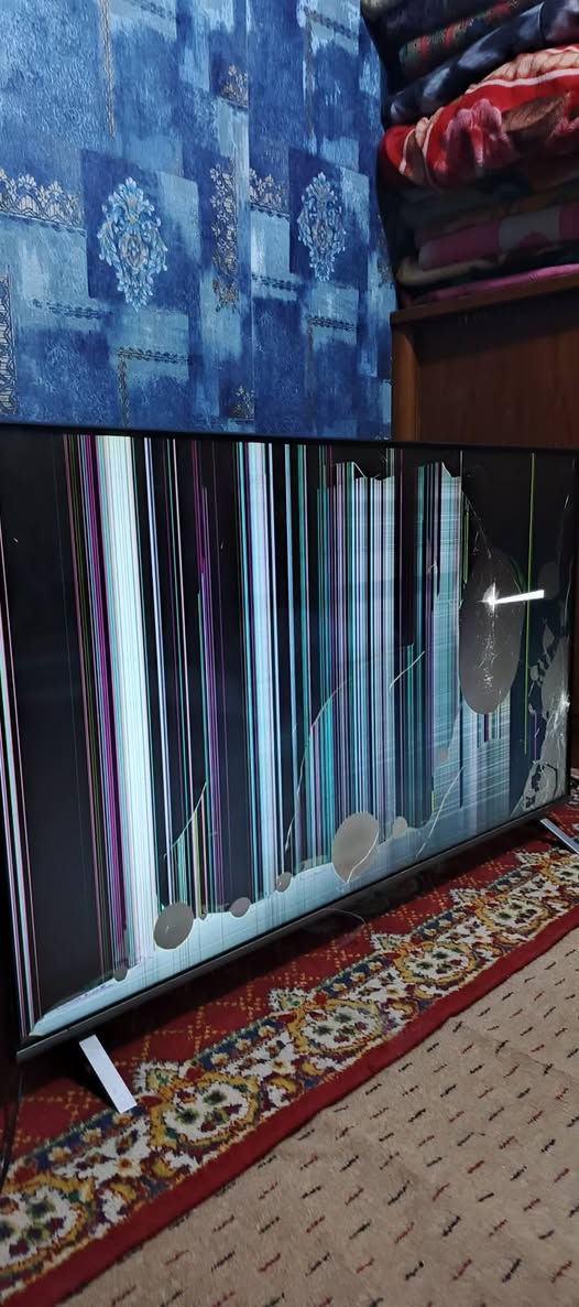 السلام عليكم شاشا البيع LG  أحجم 55السعر 250 شاشه جديده وياه ريموتات ثنين  بس صار بيه كسر بل شاشه مثل ما موضح بل صوره   أخذه تبدل بس  شاشه وشغاله تحياتي الجميع


**إذا كنت صاحب هذا الإعلان وتريد حذفه لأي سبب، رجاءا أرسل رسالة إلى الدعم الفني**