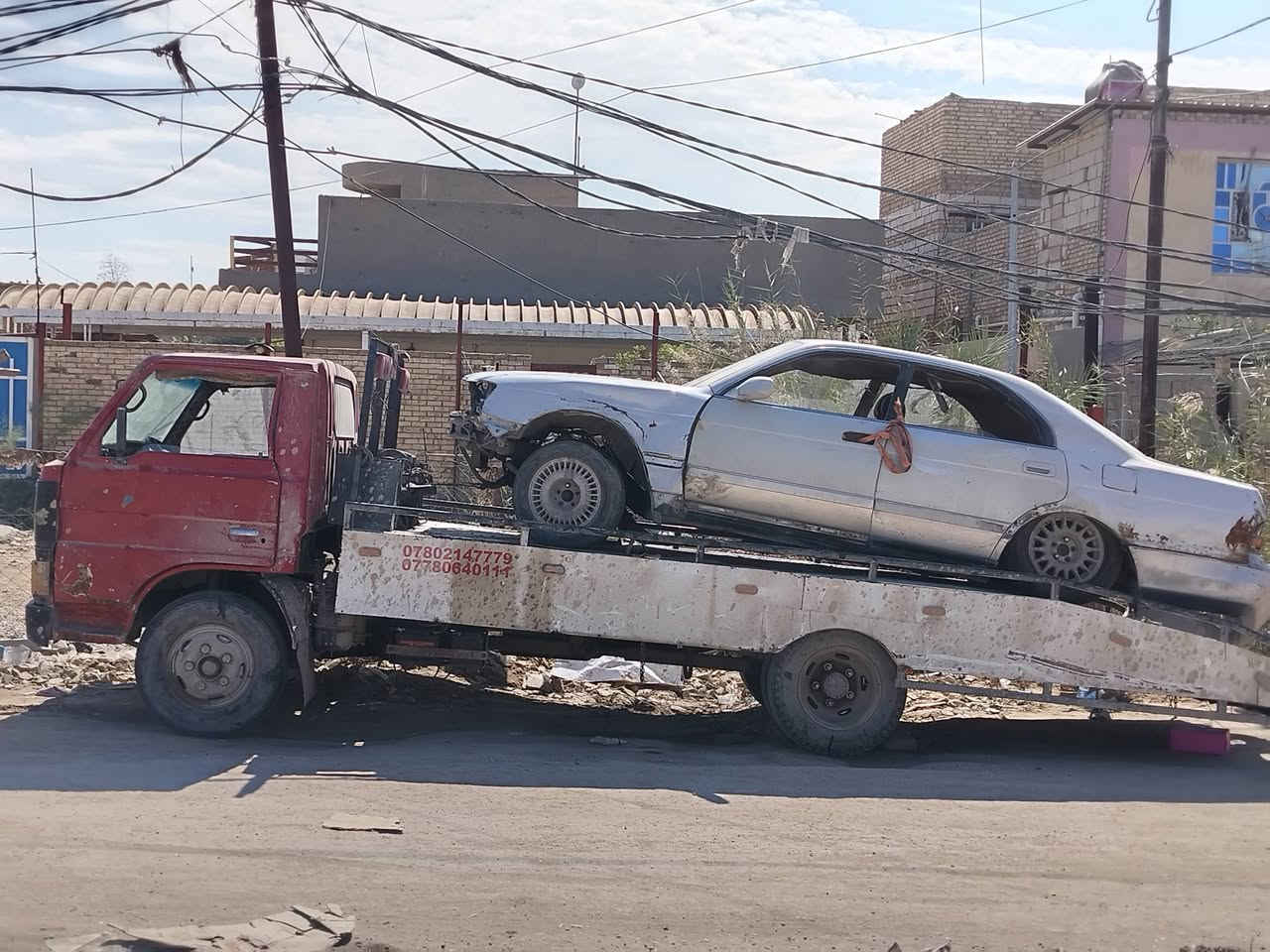 سلام عليكم كرين مازدا كرين جاهز للعمل تخم تاير ومكينة جديدة وحدادة زينة بس قمارة مو زينة رقم واسط سنوية ما ساقطة شرط تحويل مكان ديوانية سعر ٤٥ وبي مجال للشراي للاتصال ***********
