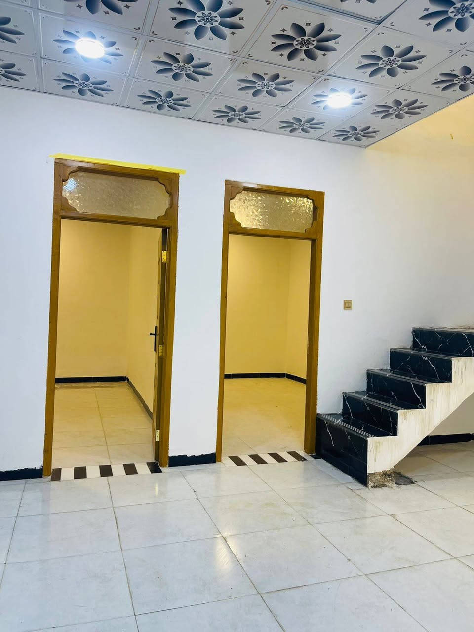 ١٠٠ م بيت بناء جديد طابق واحد صب منطقه البراكيه  ركن  غرفتين وصاله ومطبخ وصحيات السعر ٤٥ مليون  بي مجال 
للاستفسار مكتب الفيحاء للعقار مقابل شارع مركز الهنديه القديم
***********
