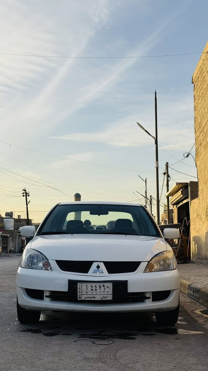 السلام عليكم لانسر للبيع موديل ٢٠٠٩  مشروع وطني السيارة نظيفة وبلادية مال شركة ماشية ٢٠٠  كير اوتو محرك كشر مكفول بيه بس بطارف البنيد رصعة ومصبوغة حك شبر   السيارة جاهزة من كلشي السعر (٩٥) بيهه مجال حك الجية وسونار هم موجود . الرقم ***********
