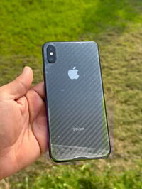 ايفون اكس ماكس ذاكره256   بطاريه 89 لجهاز كلش نضيف لسعر250 وبي مجال ما...