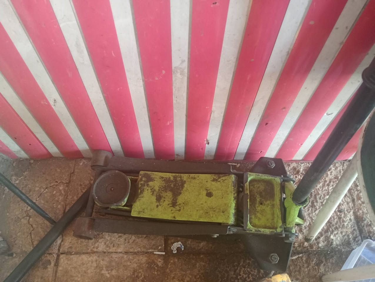 غراض محل للبيع فارة عدد2بانزين1كهرباءي رفوف حديد عدد2ميوزةحديد ثقيل عدد2كنفيرة مبردة جك تكم عدد3السعر ***********
