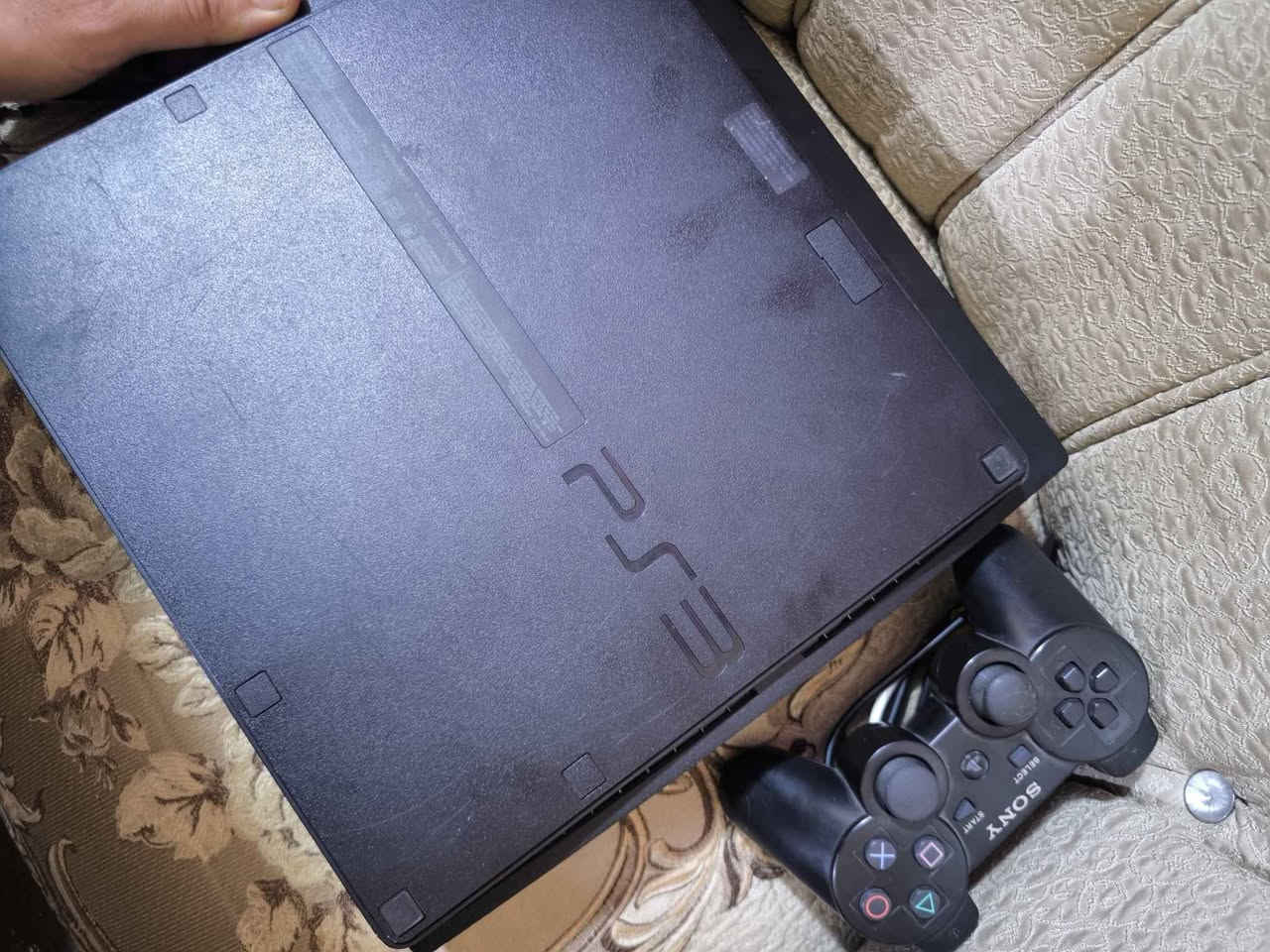 البلي ستيشن 3 نضافه فول بدون اي تصليح يعني ممفتوح الجهاز كفاله عامه باله يابني مهمكر بعده بل لزكه مال ضمان رقمي وتساب وسعر بلي يعجبك *********** بغداد, العراق
