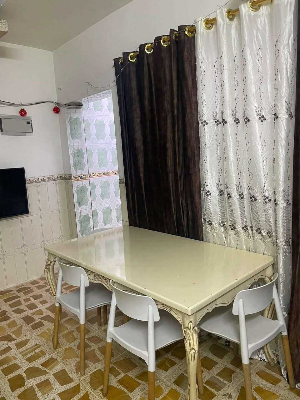 ميز طعام 90الف
***********وتساب

