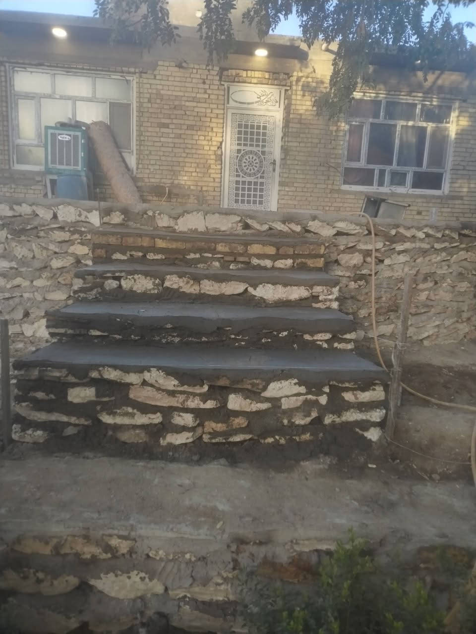 سلام عليكم اخوان بناء حجر بنسب السعار اخوكم ابومحمد العنبكي مكاني النجف سعر المتر  22 وبيه مجال الابلنجف ***********
