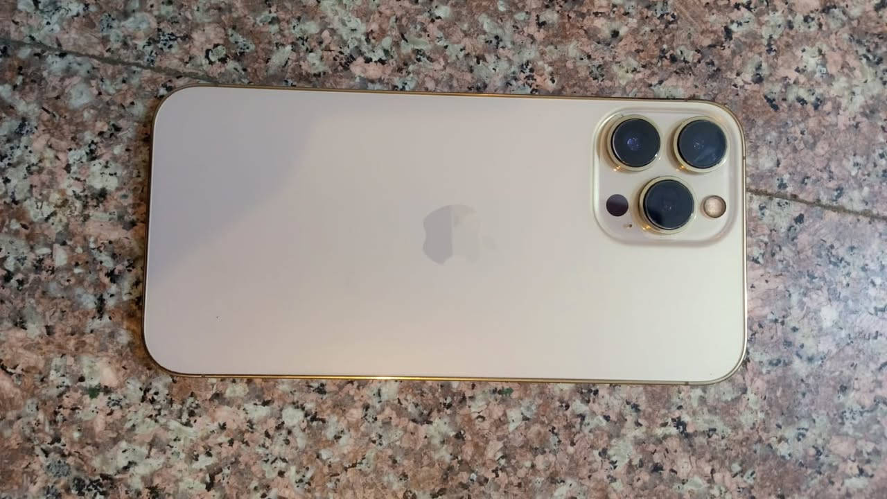 📱 إعلان بيع iPhone 13 Pro Max 📱

للبيع جهاز iPhone 13 Pro Max بحالة ممتازة ومواصفات ممتازة، الجهاز استخدامي الشخصي وأمانة الله نظيف جداً كما هو موضح بالصور.

المواصفات:
 اللون: ذهبي (Gold).
 الذاكرة: 512 جيجابايت (مساحة تخزينية ضخمة).
 البطارية: 75% (الأصلية).
 الحالة الفنية: الجهاز يعمل بكفاءة عالية جداً، وتم استبدال الشاشة بشاشة أصلية (وكالة) مع الحفاظ على أداء الجهاز الممتاز.
 النظافة: الجهاز نظيف جداً وخالٍ من الخدوش الكبيرة، المرفقات موضحة بالصور، وتفضل بالمعاينة بنفسك وتفحصه براحتك لضمان حقك.
السعر: [520 الف]قابل للتفاوض 
الجهاز "تجي وتشوف بعينك" وتفحصه وتجربه مثل ما تحب. الجاد يراسلني على الخاص أو يتصل على الرقم [***********]واتساب فقط 
(((( بغداد اليرموك))))

ملاحظة: يرجى عدم الإحراج، السعر مناسب لحالة الجهاز ونظافته.
