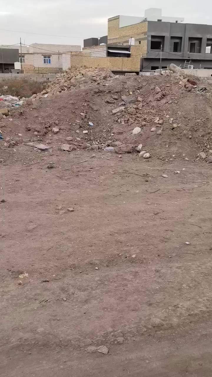 قطعة طابو ملك اسهم سند ٢٥
مداور وتحويل ب اسم المشتري 
المساحة ٢٢٠م 
واجهة ١٢م 
على شارع عرضه ١٠م مخدوم ماي وكهرباء ومجاري وكلش قريب ع التبليط 

الموقع /خلف المستشفى التركي /شارع الروف /فرع اسواق شريفة 

للسعر راسل الصفحة او اتصال ***********
واتساب ***********
