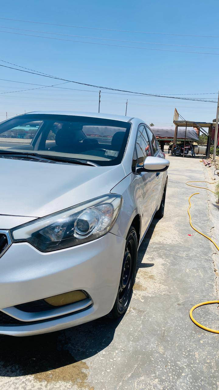 السلام عليكم
سيراتو موديل 2016 خليجي 
رقم مثنى انكليزي باسمي
جاهزة كير ومكينة وتبريد وتخم تاير فقط حدادية 
بيه رشات صبغ بدون اي ضربة عابرة
 والسونار موجود وي الصور
السعر 93 وبيه مجال بسيط للشراي
مكانهة محافظة المثنى قضاء الرميثة
للاستفسار الاتصال على الرقم ***********
