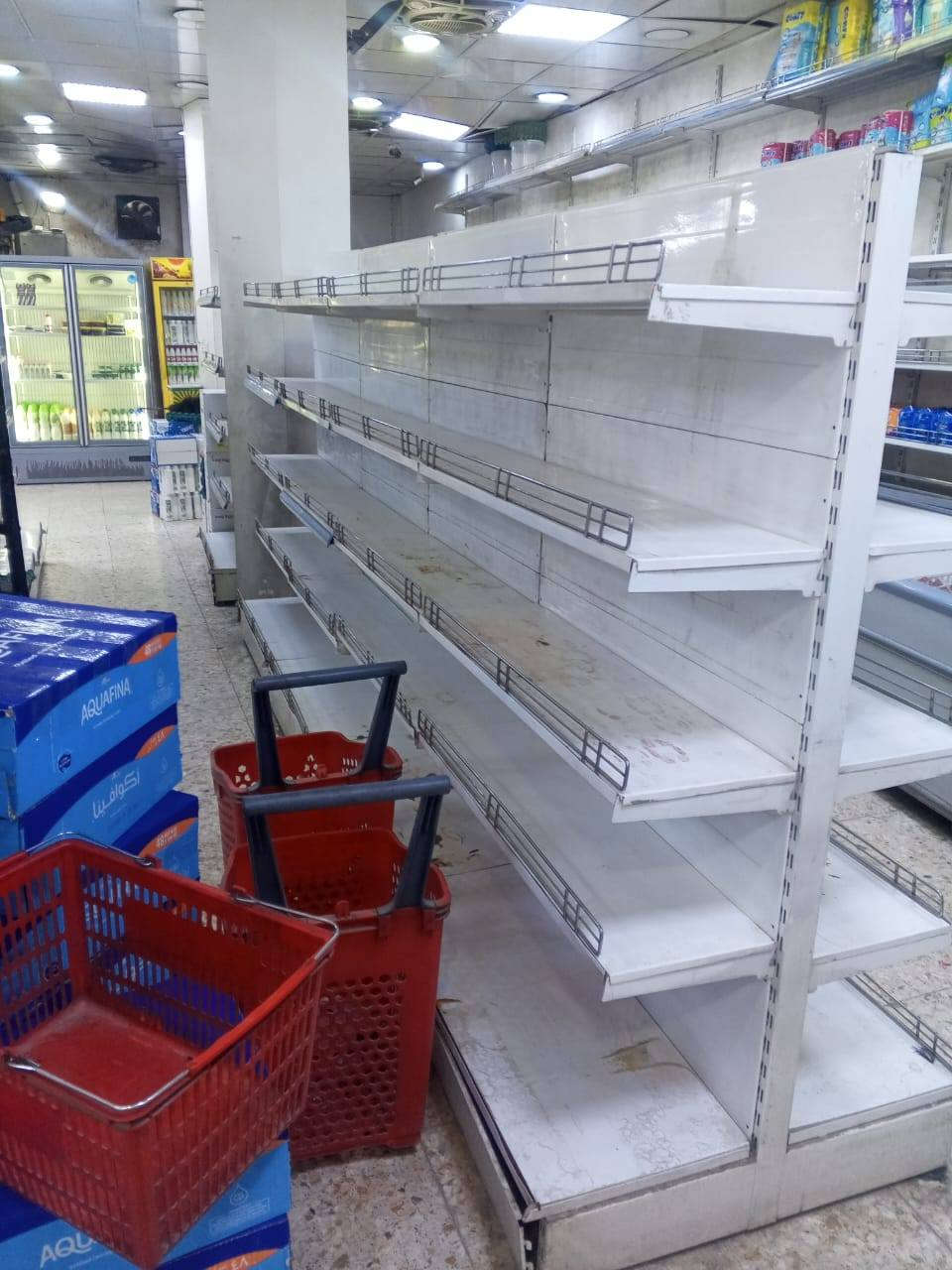 السلام عليكم عندي هاي الرفوف محل البيع المكان بغداد ***********
‏‪
