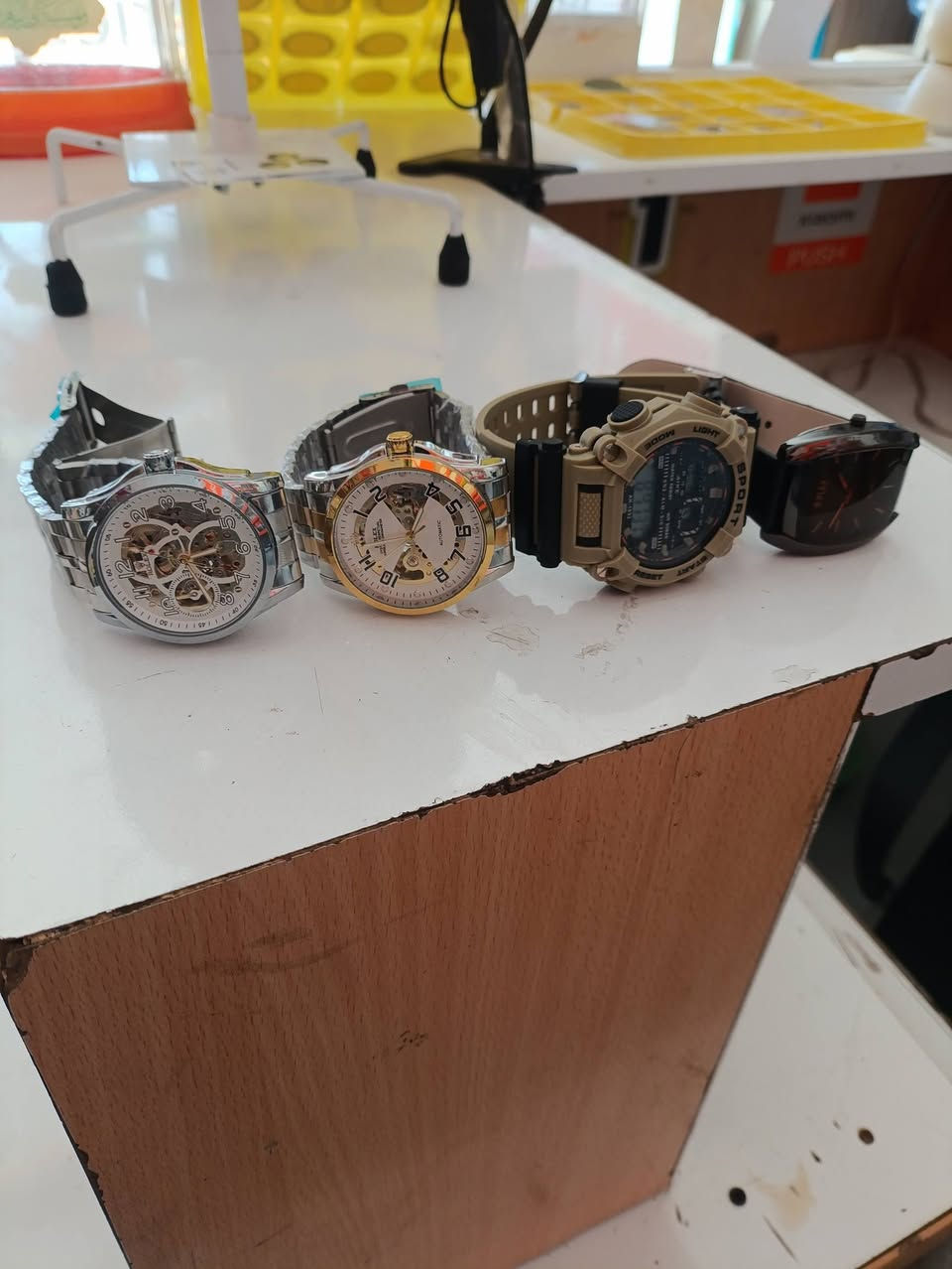 السلام عليكم  ساعات ماركه عالميه كرت ضمان دخلات مزاد عالمي ساعات رجاليه اوتوماتيك بدون باتري ضمان مختم من كل مكان اسل استيل ضد ماء ضد كسر فول سيوره مختمه شهري قمري شغال فول عنوان بابل المسيب مفرق السده الهنديه ***********
