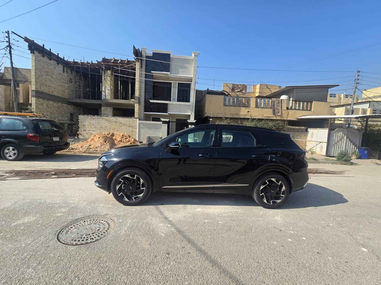 السلام عليكم
اسبورتج موديل 2025
فول الفول برستيج 
حادثها جداً بسيط 
ماشيه 25 الف أخت الزيرو 
سعرها 235
بيها مجال بسيط 

‭0773 114 9972‬
***********
